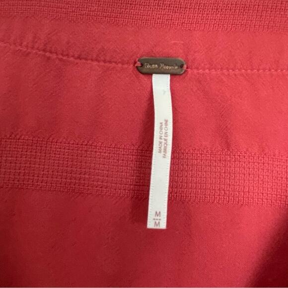 Free People v-neck tie front wide sleeve red textured top size medium - Picture 4 of 10